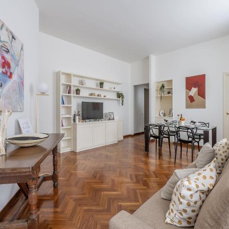 The Best Rent - Gorgeous Two-Bedroom Apartment In Porta Nuova District 밀라노 외부 사진