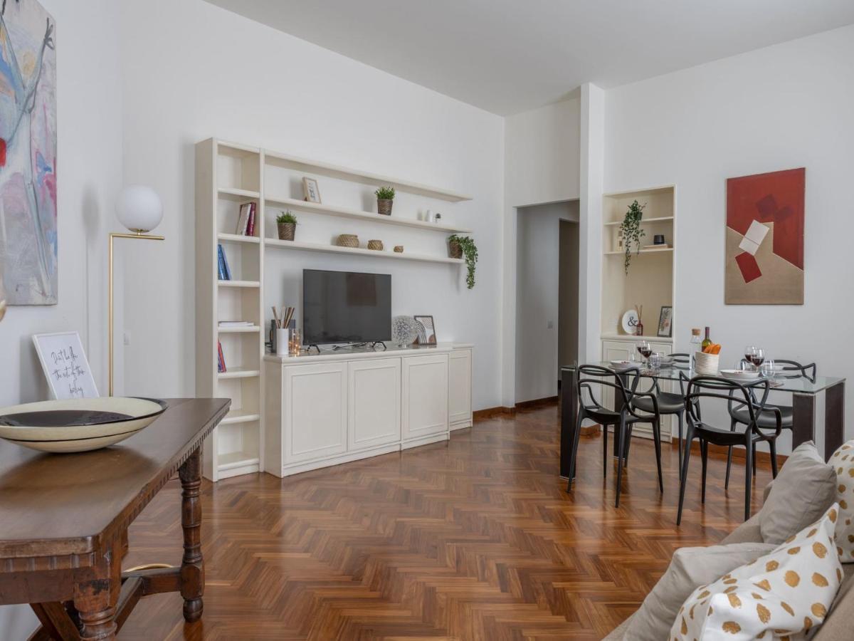 The Best Rent - Gorgeous Two-Bedroom Apartment In Porta Nuova District 밀라노 외부 사진