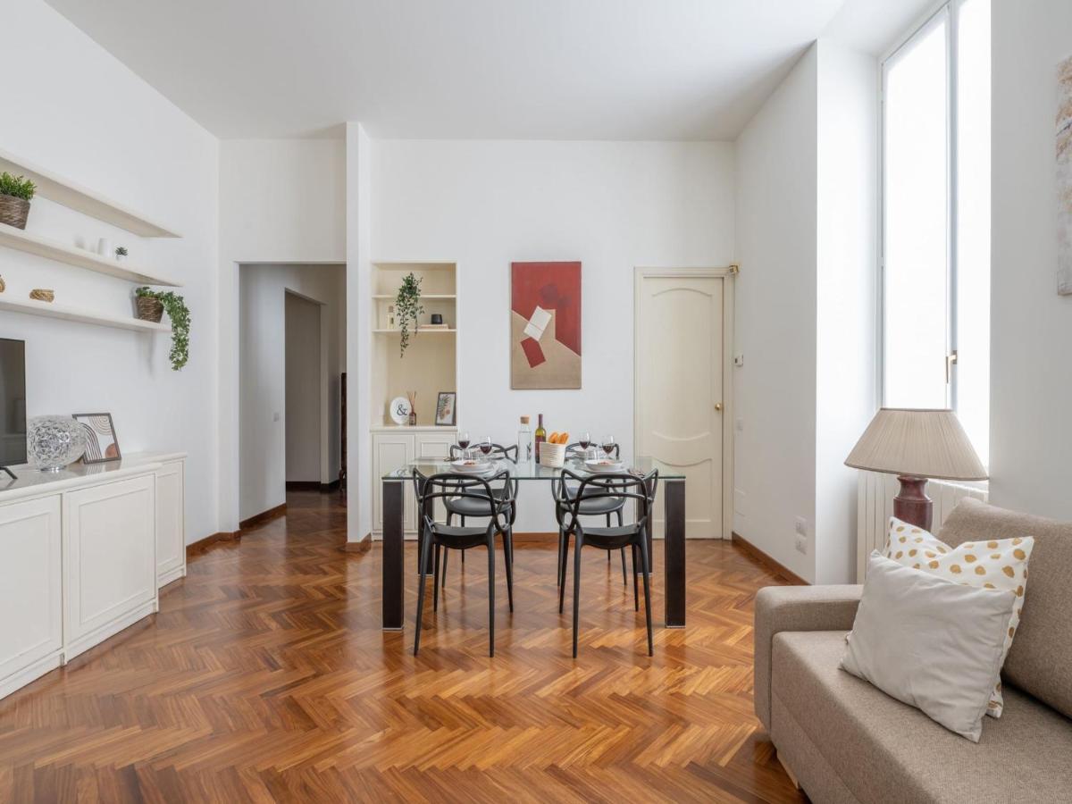 The Best Rent - Gorgeous Two-Bedroom Apartment In Porta Nuova District 밀라노 외부 사진