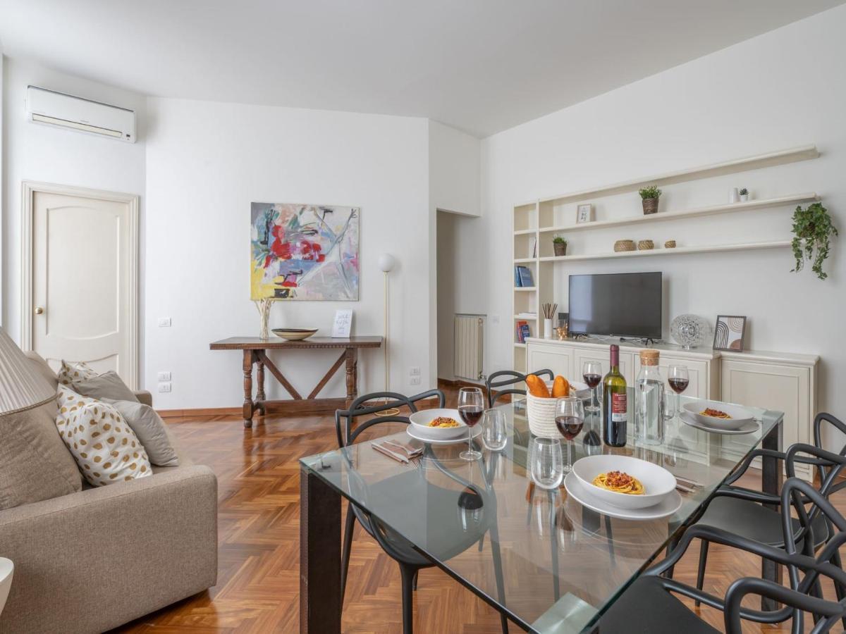 The Best Rent - Gorgeous Two-Bedroom Apartment In Porta Nuova District 밀라노 외부 사진